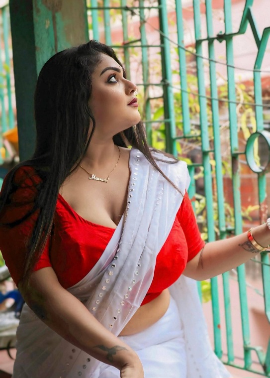 Samapti Saha - Kolkata Saree Beauty - Kolkata Saree Style - Kolkata Sexy Woman - Red Blouse Fashion - White Saree Beauty - Red Blouse Beauty - Kolkata Saree Model