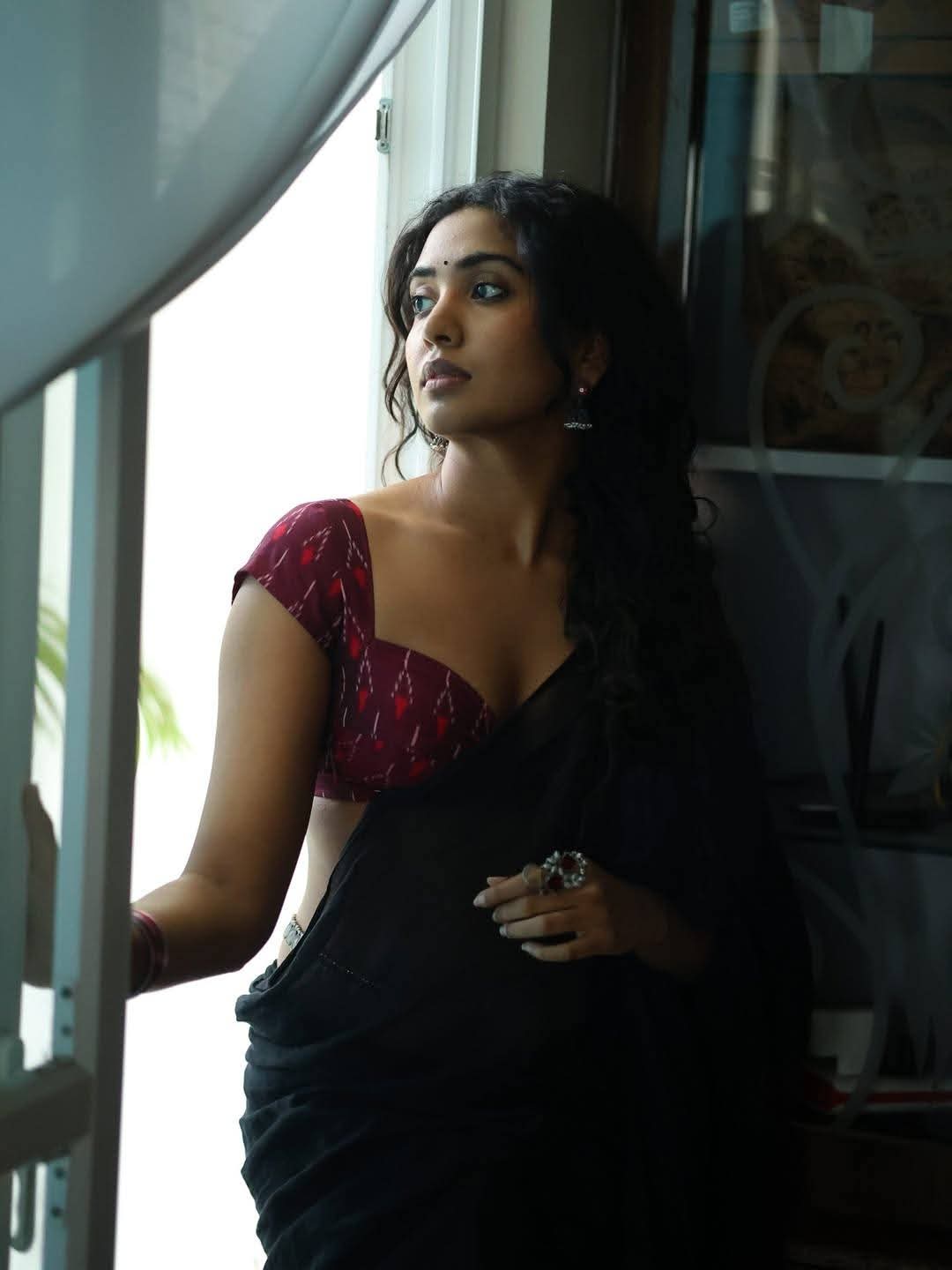 Shivathmika Rajashekar - Indian Saree Fashion - Indian Saree Look - Indian Saree Beauty - Indian Saree Shoot - Indian Saree River - Indian Saree Model - Indian Saree Sondori - Indian Saree Lover - Indian Saree Photoshoot - Indian Saree Lover - Indian Saree Style