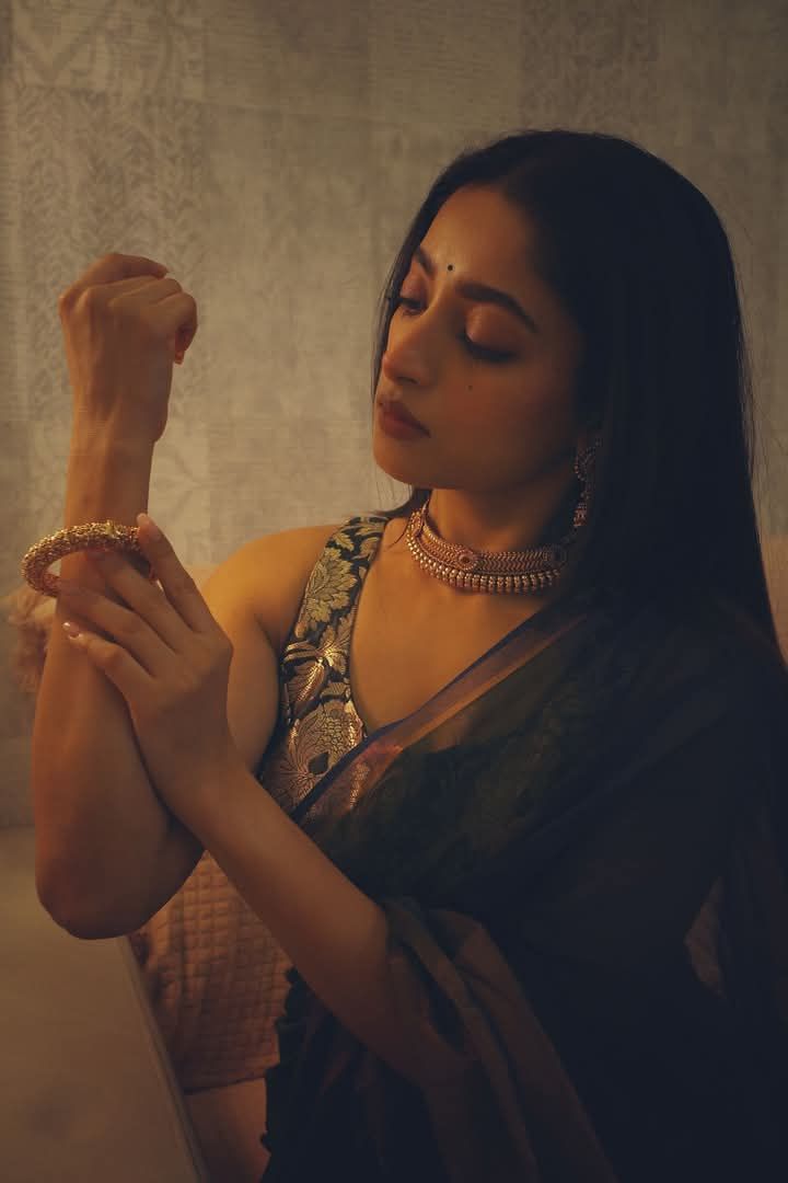 Ishaa Saha - Indian Saree Beauty - Indian Saree Model - Indian Saree Lover - Indian Blouse Styles - Indian Hot Leady Photo - Indian Saree Shoot - Indian Blouse Fashion - Indian Blouse Designs - Indian Saree Blouse Style - Indian Saree Photoshoot - Indian Saree Sondori - Indian Saree Lover - Indian Saree Look