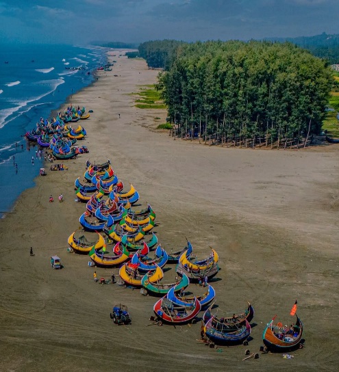 কক্সবাজার সমুদ্র সৈকতের সুন্দর দৃশ্য।