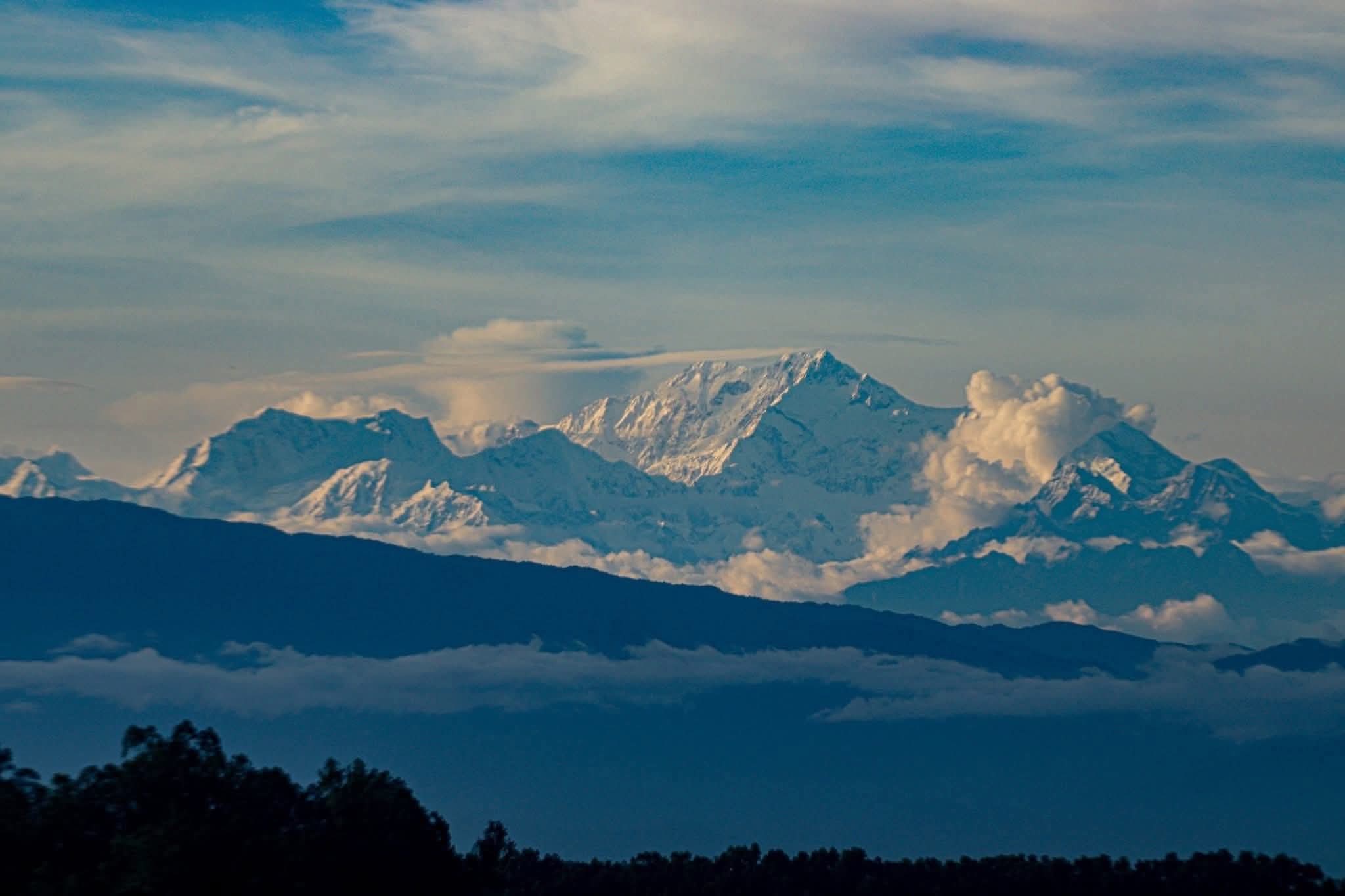 কাঞ্চনজঙ্ঘা।🗻
নাওয়াপাড়া, পঞ্চগড়, বাংলাদেশ।
প্রকৃতি হোক উদ্দেশ্য, ভ্রমণ হোক নেশা।