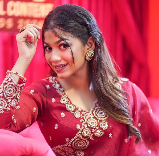 Parsa Evana