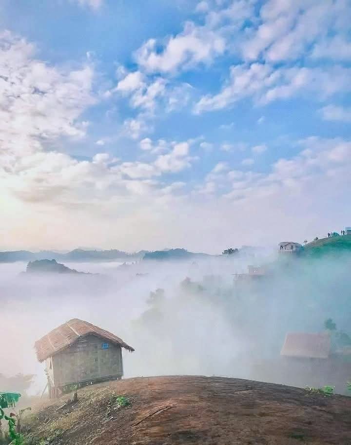 মিরিঞ্জা ভ্যালিতে মেঘের ওপর এই ঝুমঘরে থাকলে একটা স্বর্গীয় অনুভূতি পাওয়া যায়।❤️