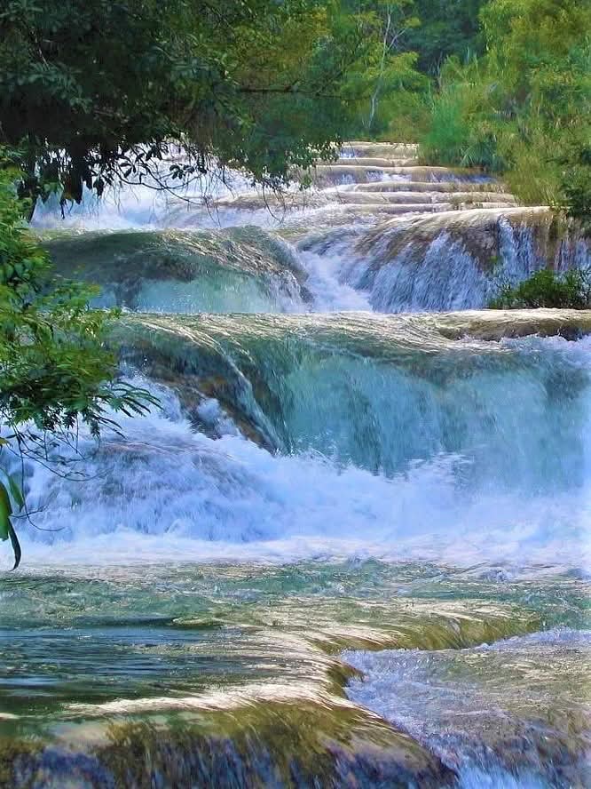 Cataratas de Agua Azul-Mexico.