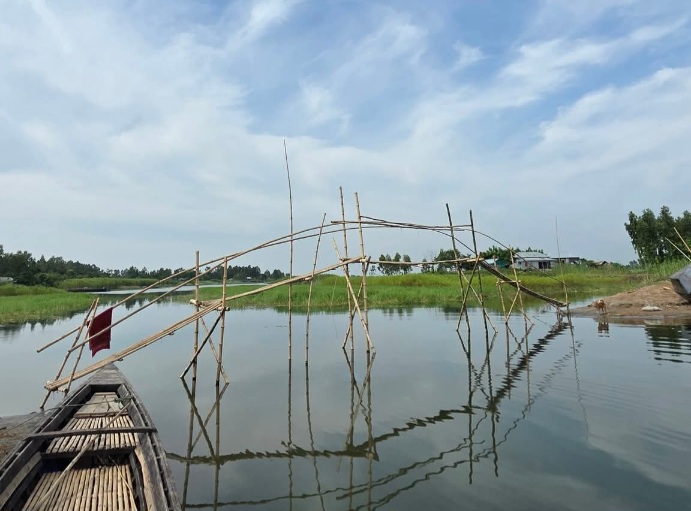 গ্রাম বাংলার বাঁশের তৈরি সাঁকো।