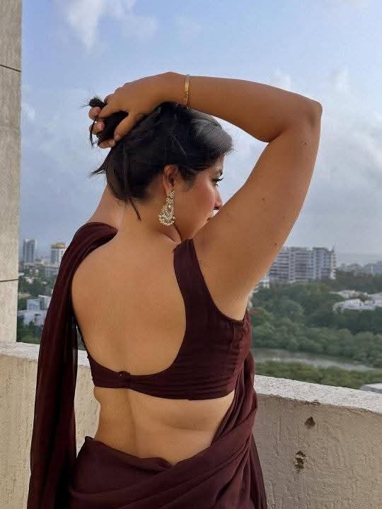 Nikita Sharma 
#SareeLover #SareeBeauties #SareeModel