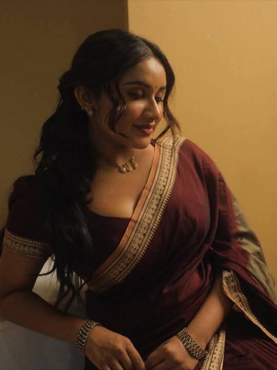 Raveena Daha - Indian Saree Lover