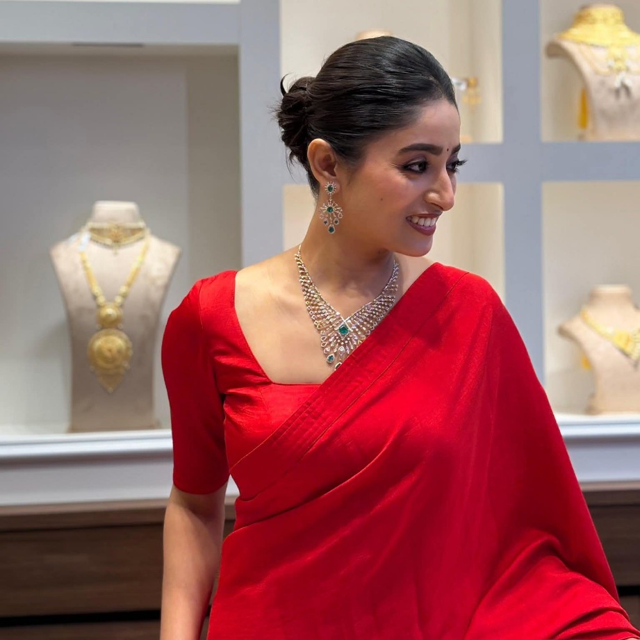 Isha Saha - Indian Saree Beauty