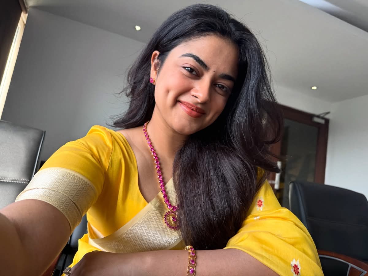 Siddhi Idnani - Indian Saree Beauty