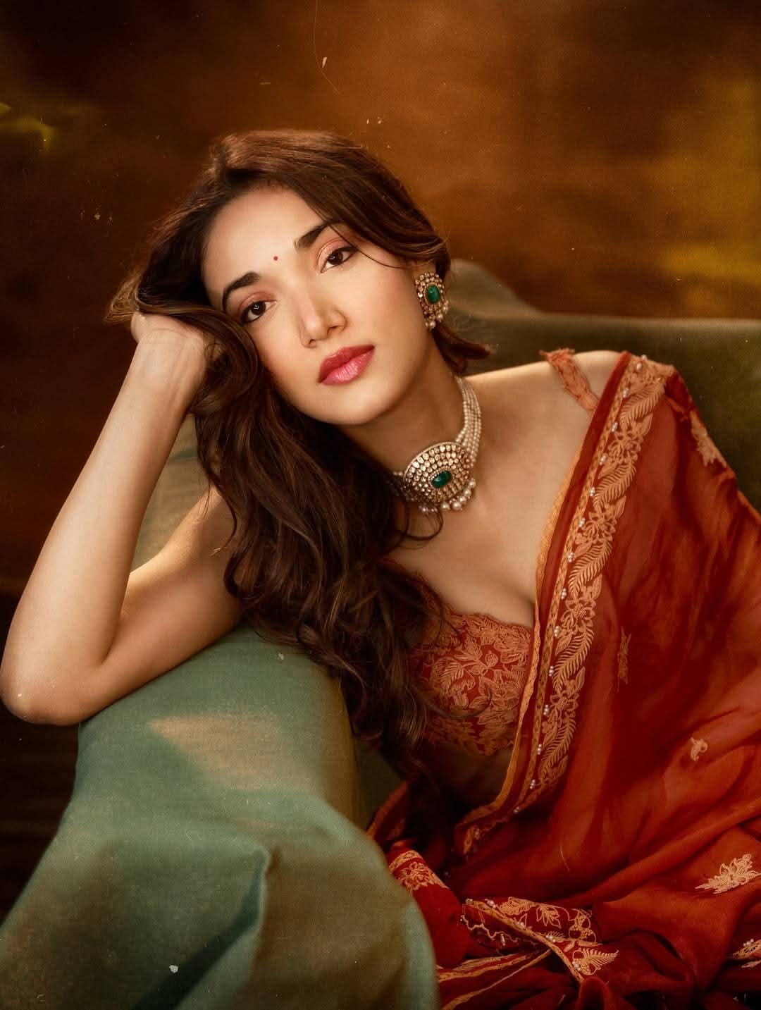 Medha Shankr - Indian Saree Beauty