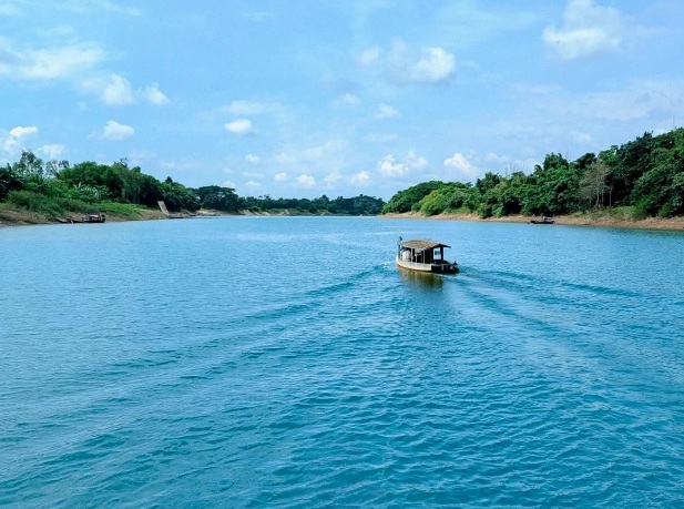 সিলেটে নীলজলের নয়ানাভিরাম এক নদীর নাম লালাখাল, বাংলাদেশ।❤️