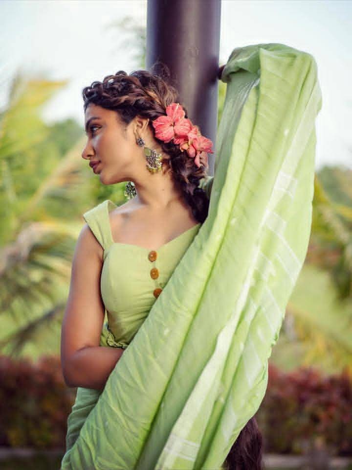 Tejaswi Madivada - Indian Saree Beauty - Indian Beautiful Actor - Saree Lover - Saree Model