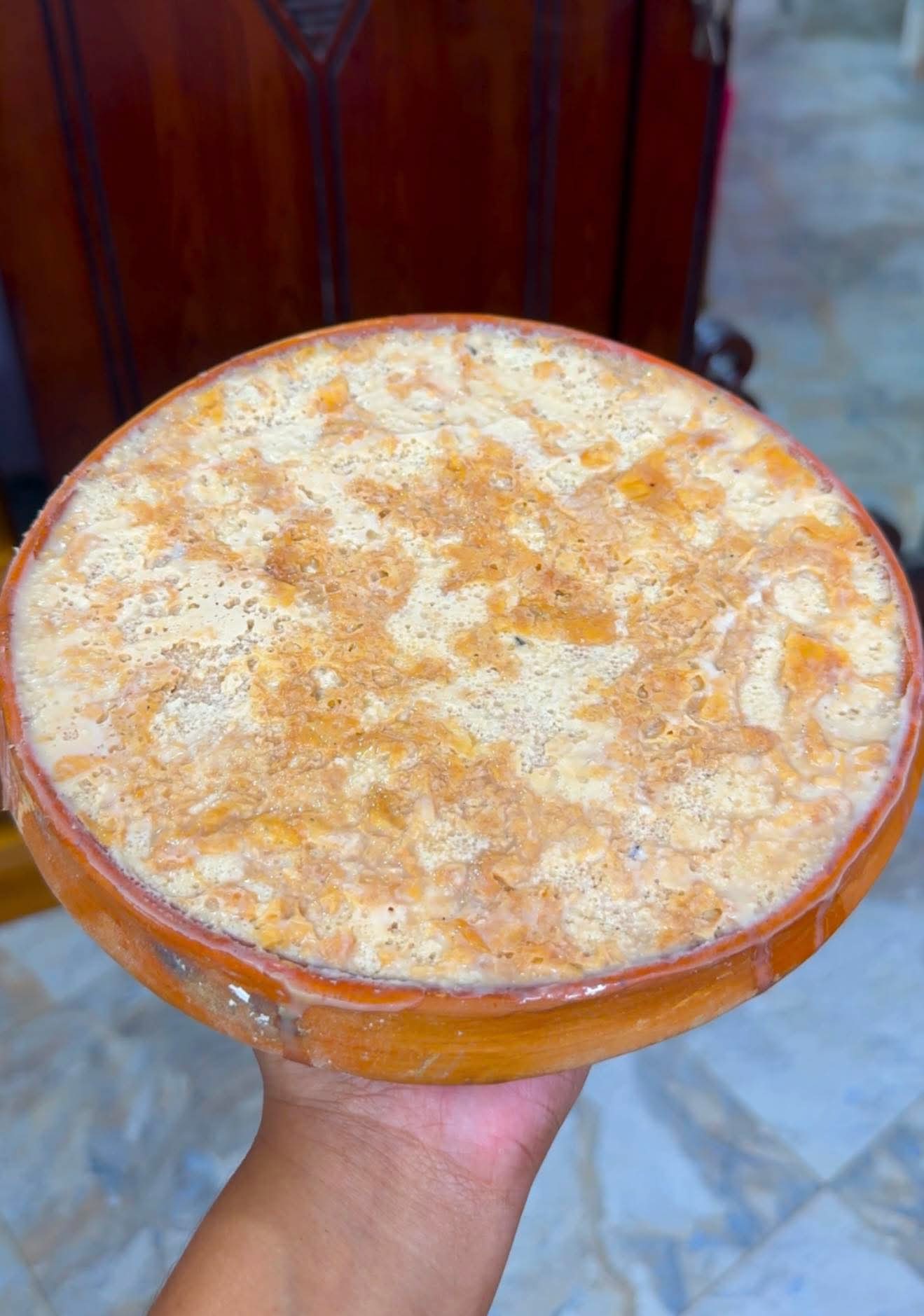 বগুড়ার দই খুবই মজা।😋
কে কে খাবেন বগুড়ার মাজার দই।😋
কমেন্ট করুন...😃