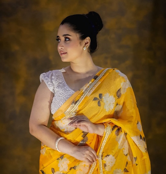 Prianka Chakroborthy - Yellow Saree Lover - Indian Saree Beauty - Indian Saree Model