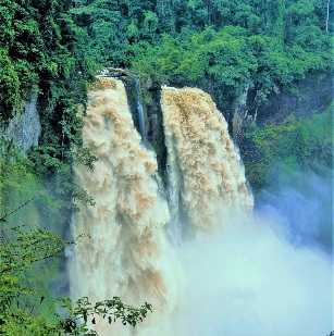 Chutes d'Ekom Cameroon.