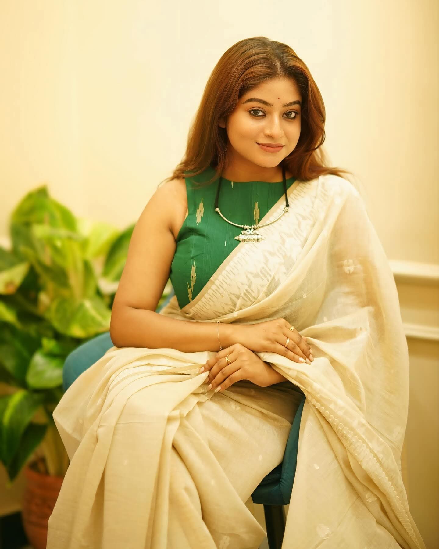 Bipasha Debnath - West Bengal Saree Beauty - Kolkata White Saree & Blouse Lover - Kolkata Saree Blouse Fashion - Indian Beautiful Saree Blouse Model