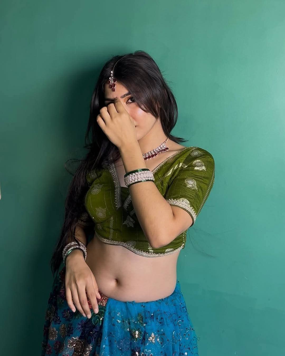 Taniskaa Sahana Oylo - Indian Saree Model - Indin Saree Blouse Fashion -  Indian Saree Beauty - Saree Blouse Lover