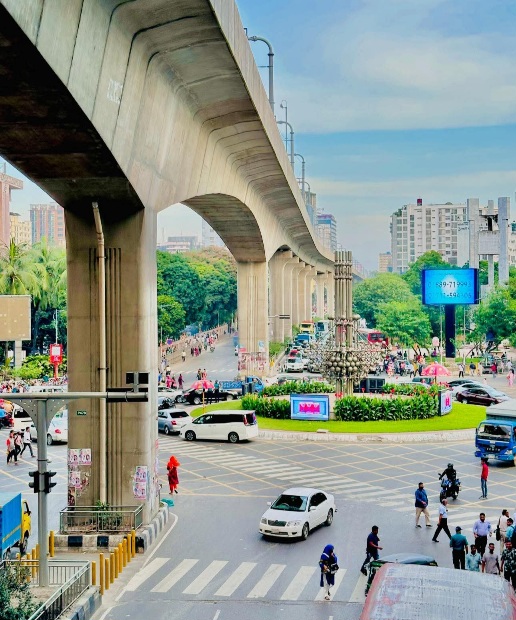 ঢাকার কারওয়ান বাজারের বর্তমান দৃশ্য। 
কারওয়ান, ঢাকা, বাংলাদেশ।