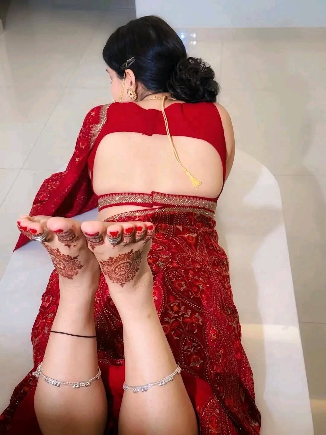 Indian Saree Blouse Model - Red Blouse Red Saree Lover - Indian Women Saree Blouse Beauty - Red Saree Blouse Fashion - Backless Blouse Fashion