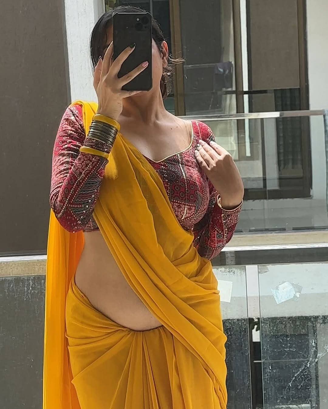 Saree Beauty - Indian Saree Model -  Yellow Saree Fashion - Red Blouse Fashion - Indian Saree Blouse Lover