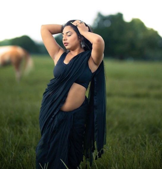 Arpita Jazleen - Indian Saree Beauty - Black Saree Fashion - Black Blouse Fashion - Kolkata Saree Beauty - Indian Saree Model