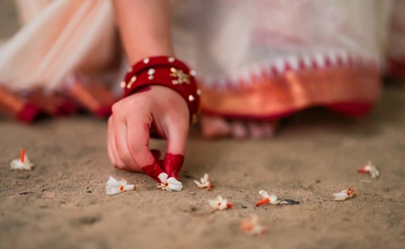 ফুরিয়ে যাওয়ার আগে!😊
কুড়িয়ে নিও, অবহেলায় ঝরে পড়া ভালোবাসা!