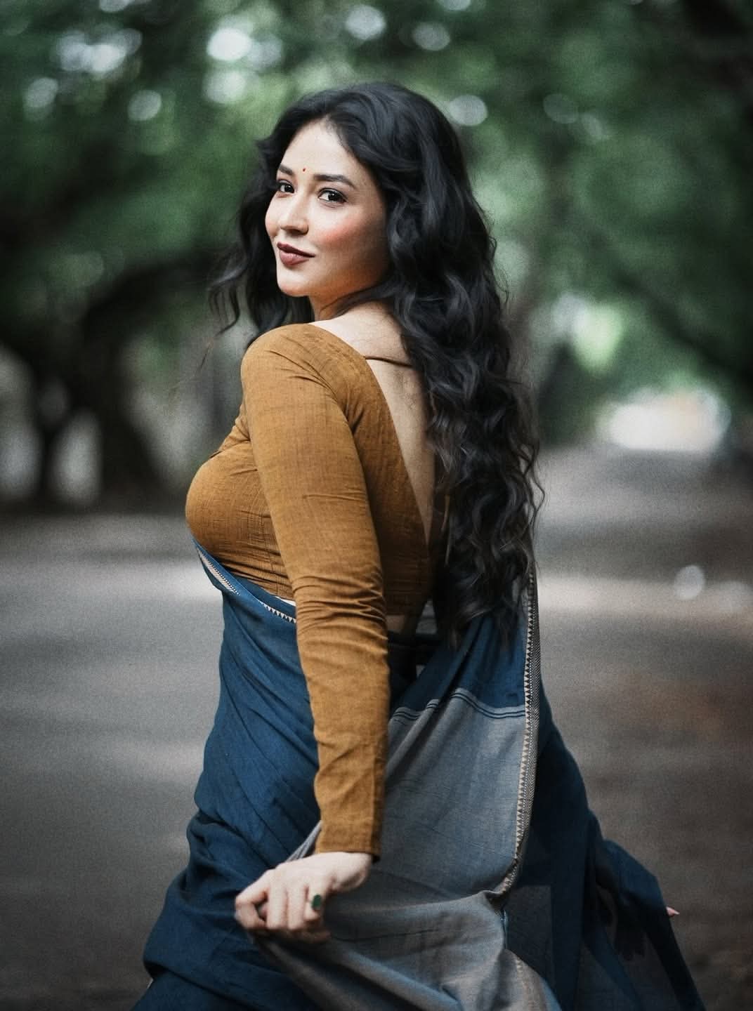 Priyanka Jawalkar - Indian Saree Beauty - Indian Beautiful Woman - Indian Saree Fashion - Indina Blouse Fashion - Indian Saree Blouse Lover