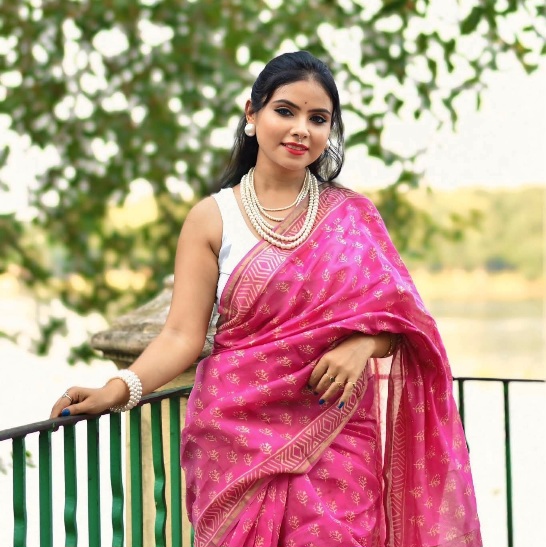 Manasree Bhattacharya - Indian Saree Beauty - Kolkata Saree Lover - Red Saree Fashion - White Blouse Fashion - Indian Hot Saree Woman - Indian Saree Sondori - Indian Saree Model