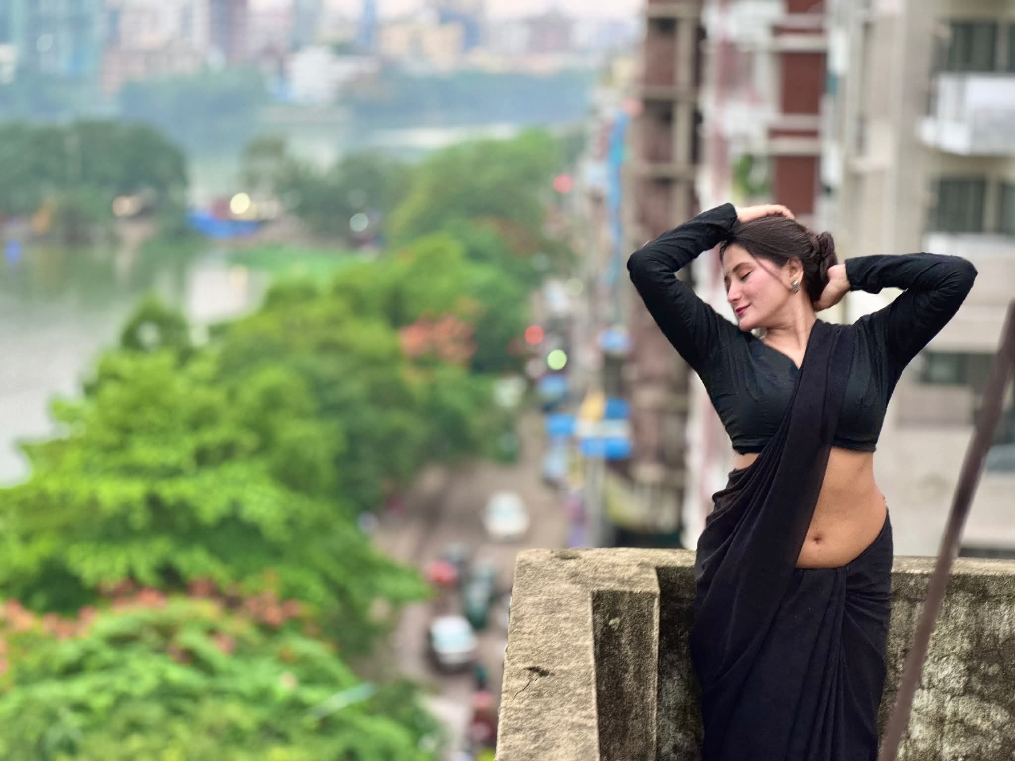 Tamanna - Indian Saree Model - Indian Saree Beauty - Indian Hot Women - Indian Navel Beauty - Black Blouse Fashion - Black Saree Fashion - Saree Blouse Sondori - Saree River