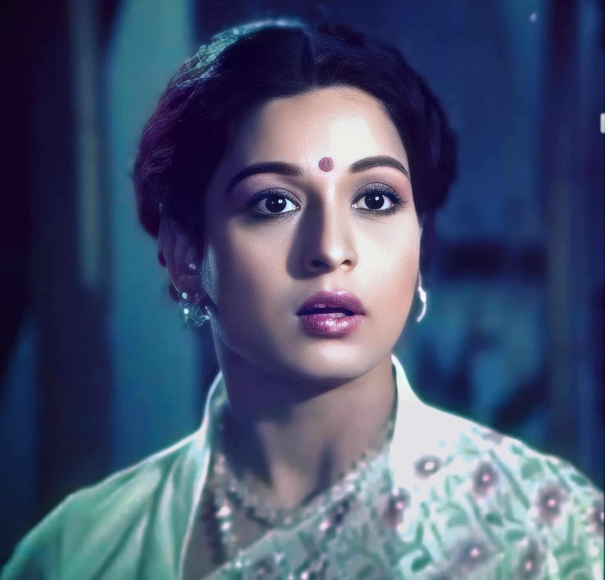 ঢালিউডের পোস্টার গার্ল ও বিউটি কুইন খ্যাত লেডি মেগাস্টার ও জননন্দিত জীবন্ত কিংবদন্তি অভিনেত্রী শাবানা।