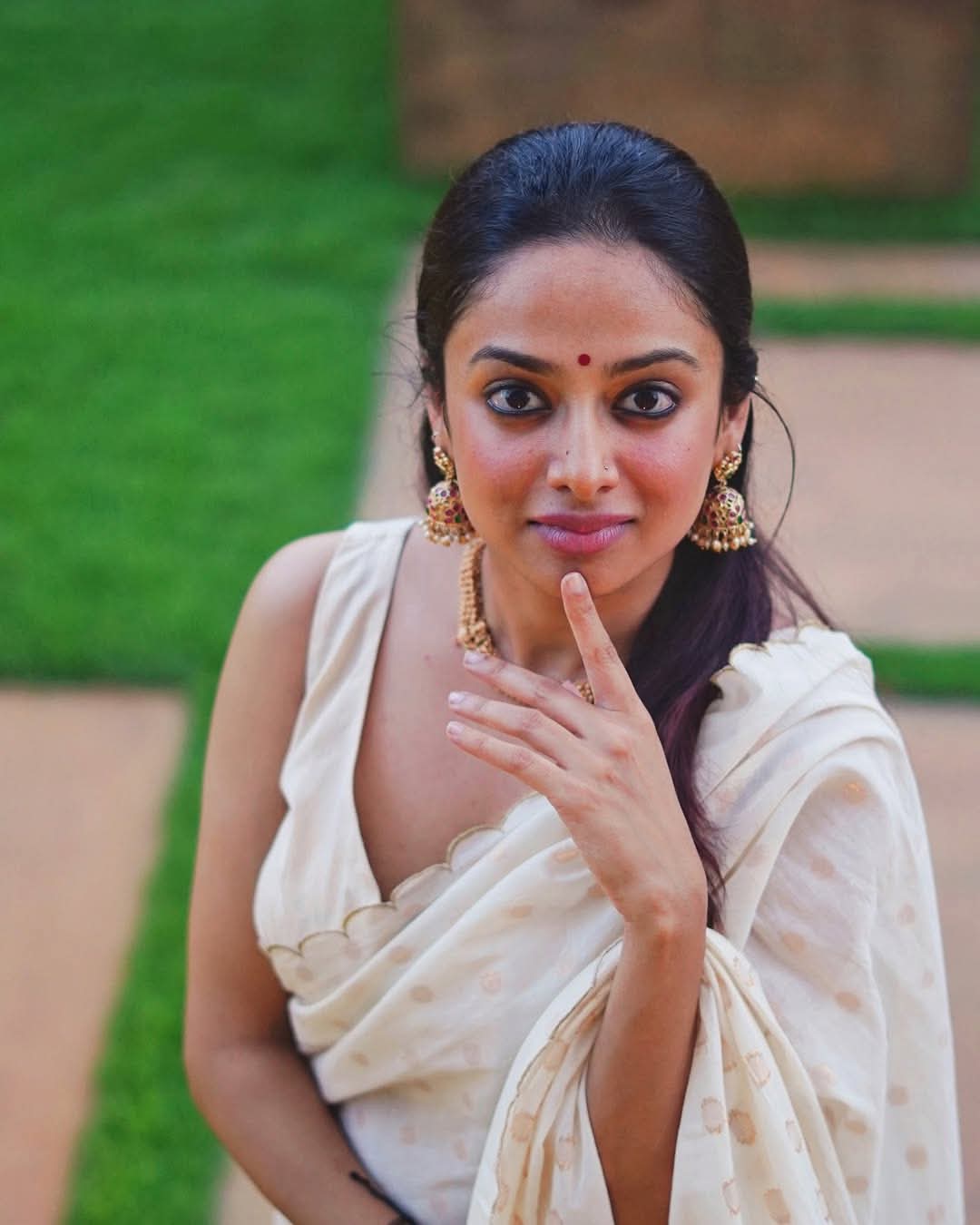 Gauthami Nair - Tamil Beautiful Actor - Indian Saree Beauty - White Blouse Beauty - White Saree Beauty - Indian Saree Beauty - Indian Saree Saree Blouse Lover