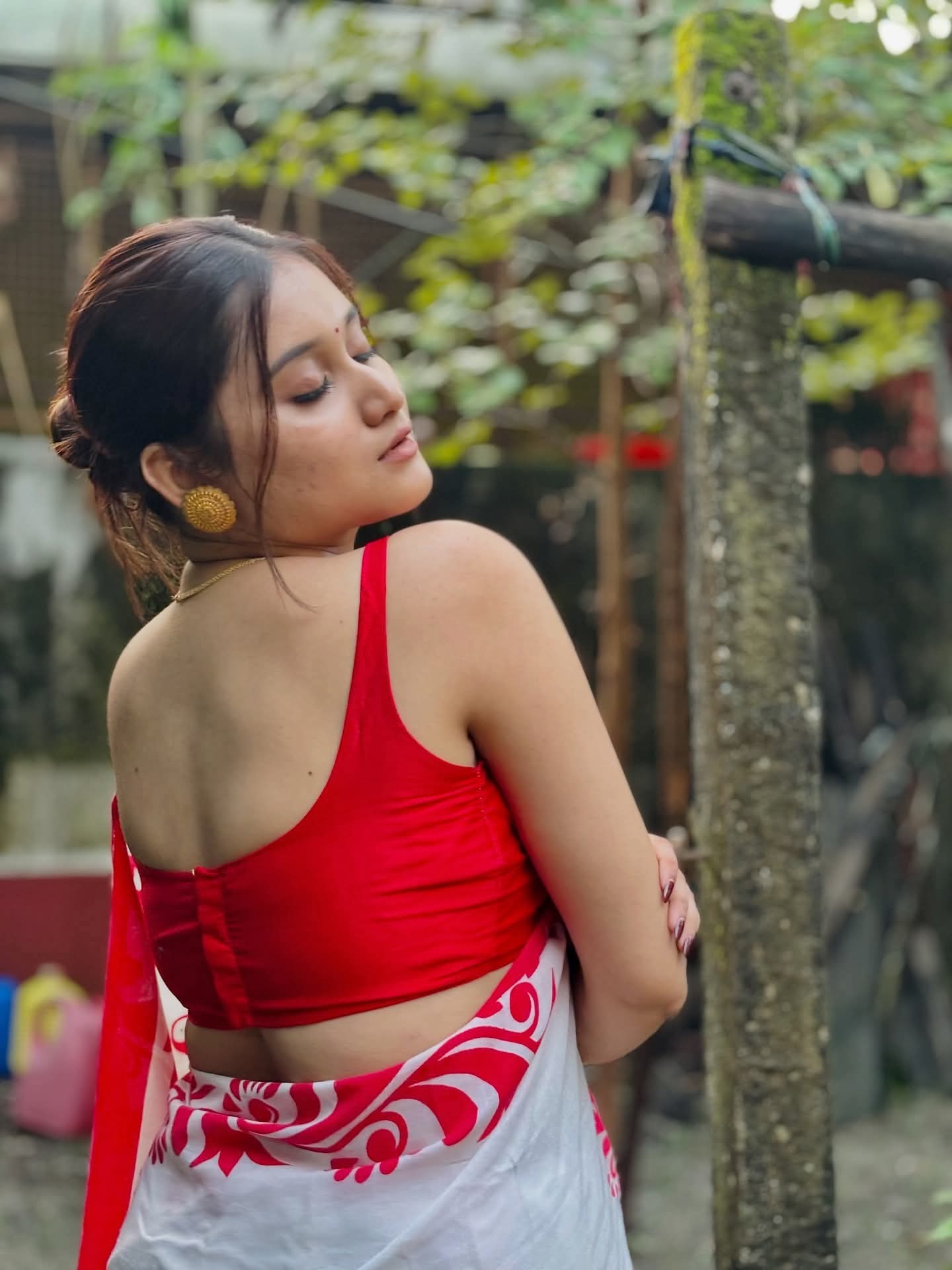 Payel Saha - Indian Saree Beauty - Red Blouse Lover - Indian Hot Girl - White Saree Beauty - Red Blouse Beauty - Indian Saree Sondori - Indian Saree Model