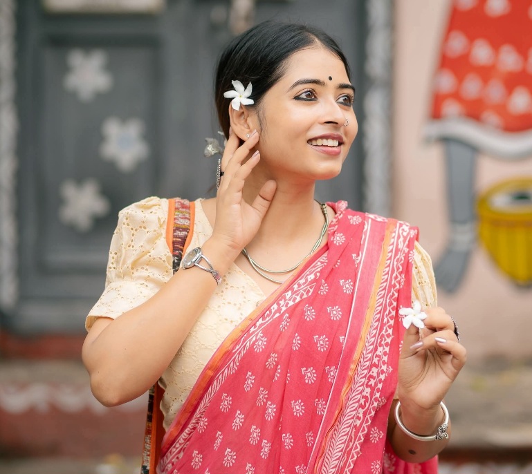 Saniya Dhar - Indian Saree Beauty - Red Saree Lover - Indin Blouse Lover - Indian Saree Sondori - Indian Saree Fashion