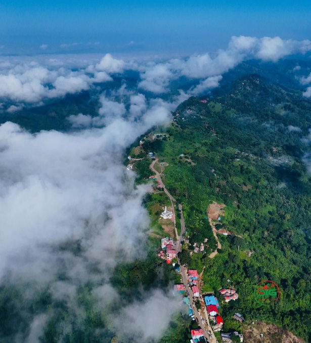 সাজেকে বাংলাদেশ ভিউতে মেঘ সাধারণত কম থাকে, কিন্তু যখন মেঘ থাকে তখন বাংলাদেশ ভিউতে মেঘের সমুদ্র হয়ে যায়।😍