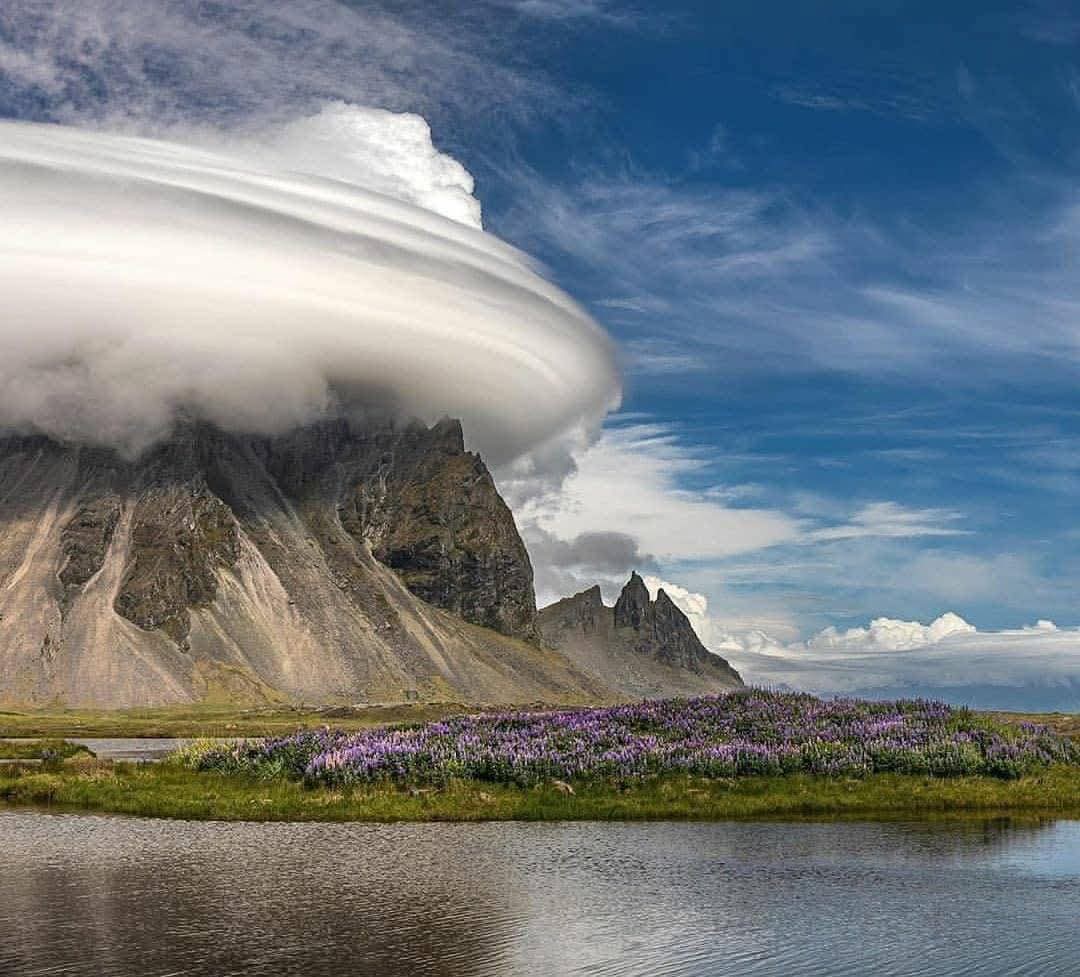 Stunning lenticular clouds in eastern lceland ☁️