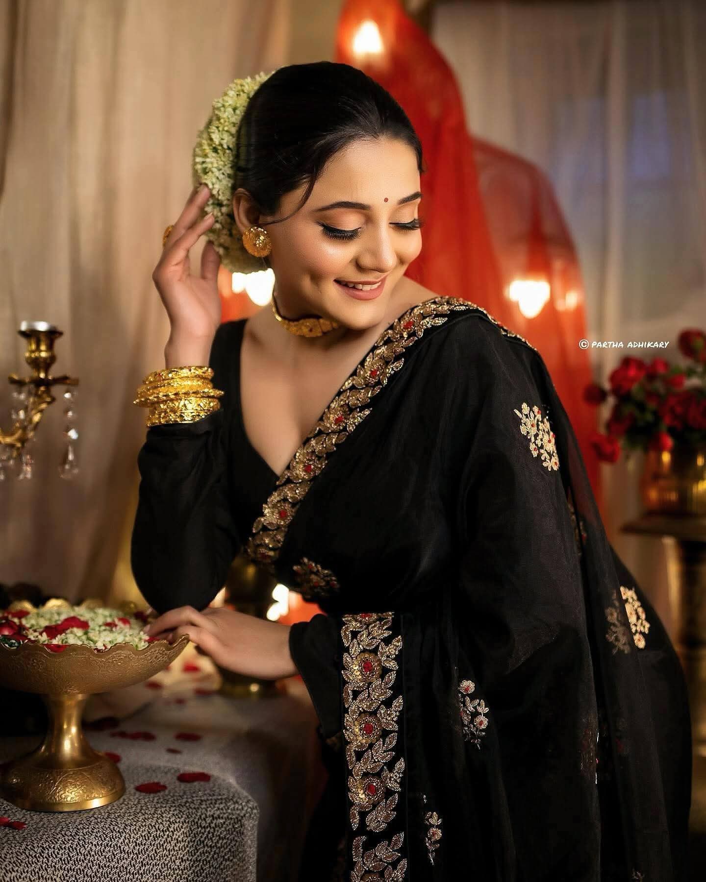 Priyanka Mitra - Kolkata Saree Beauty - Black Saree Beauty - Black Blouse Beauty - Kolkata Saree Sondori - Kolkata Beautiful Girl - Kolkata Saree Model - Kolkata Saree River - Kolkata Saree Lover