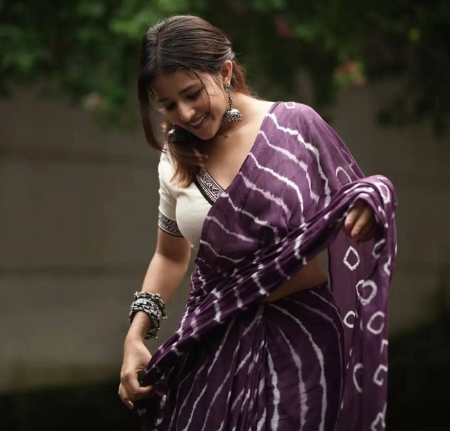 Titli Saha - Kolkata Saree Model - Kolkata Saree Beauty - White Blouse Lover - Purple Saree Lovee - Kolkata Beautiful Leady - Kolkata Saree Sondori