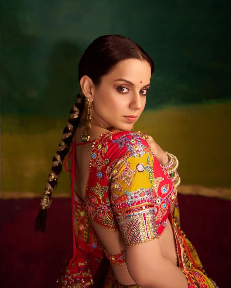 Kangana Ranaut - Bollywood Saree Beauty - Bollywood Blouse Fashion - Bollywood Beautiful Actor - Bollywood Saree Lover - Bollywood Saree Sondori - Bollywood Saree Model - Bollywood Saree Style