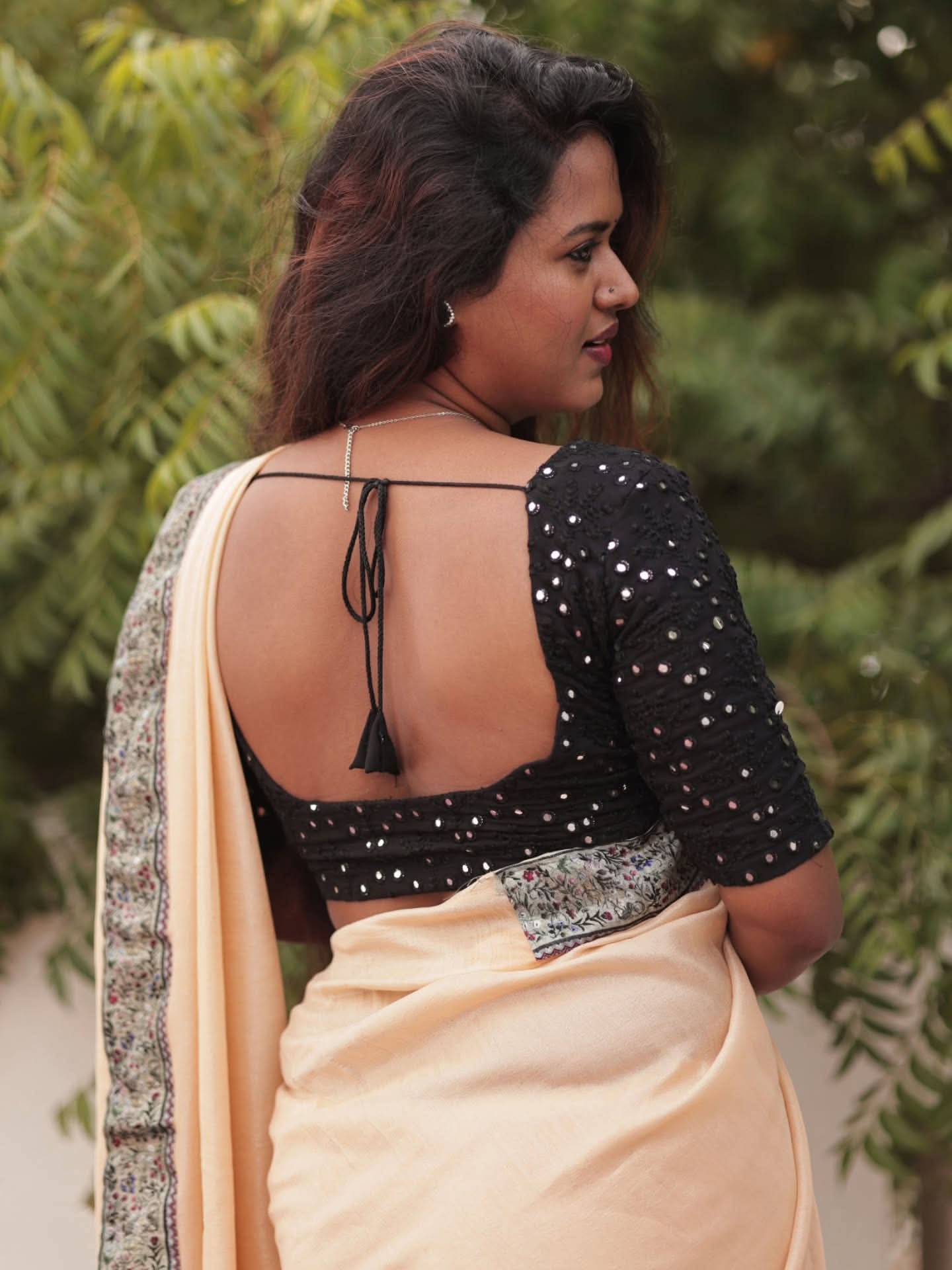 Bhuvana Ganesan - Indian Saree Beauty - Indian Saree Model - Indian Social Media Influencer - Indian Hot Woman - Black Blouse Fashion - Indian Saree Sondori