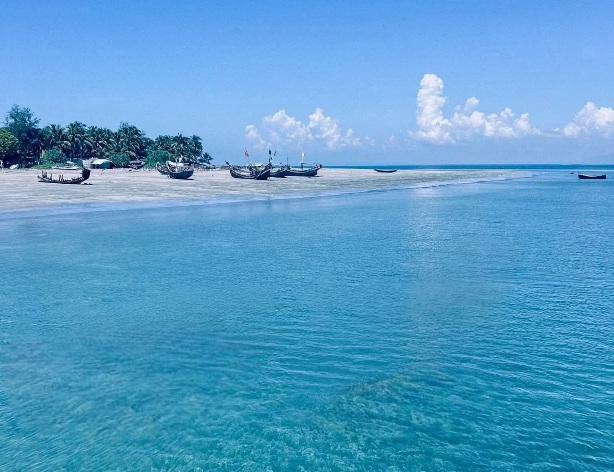 নীলজলের মায়ায় বারবার ছুটে যেতে ইচ্ছে করে প্রবাল দ্বীপ সেন্টমার্টিন। সেন্টমার্টিনের সুন্দর দৃশ্য! প্রবাল দ্বীপের সুন্দর দৃশ্য।