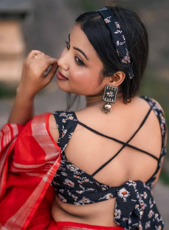 Solanki Karmakar - Indian Saree Blouse Beauty - Red Saree Beauty - Black Blouse Lover - Indian Backless Blouse Style - Indian Blouse Fashion - Indian Saree Blouse Sondori - Indian Saree Blouse Model