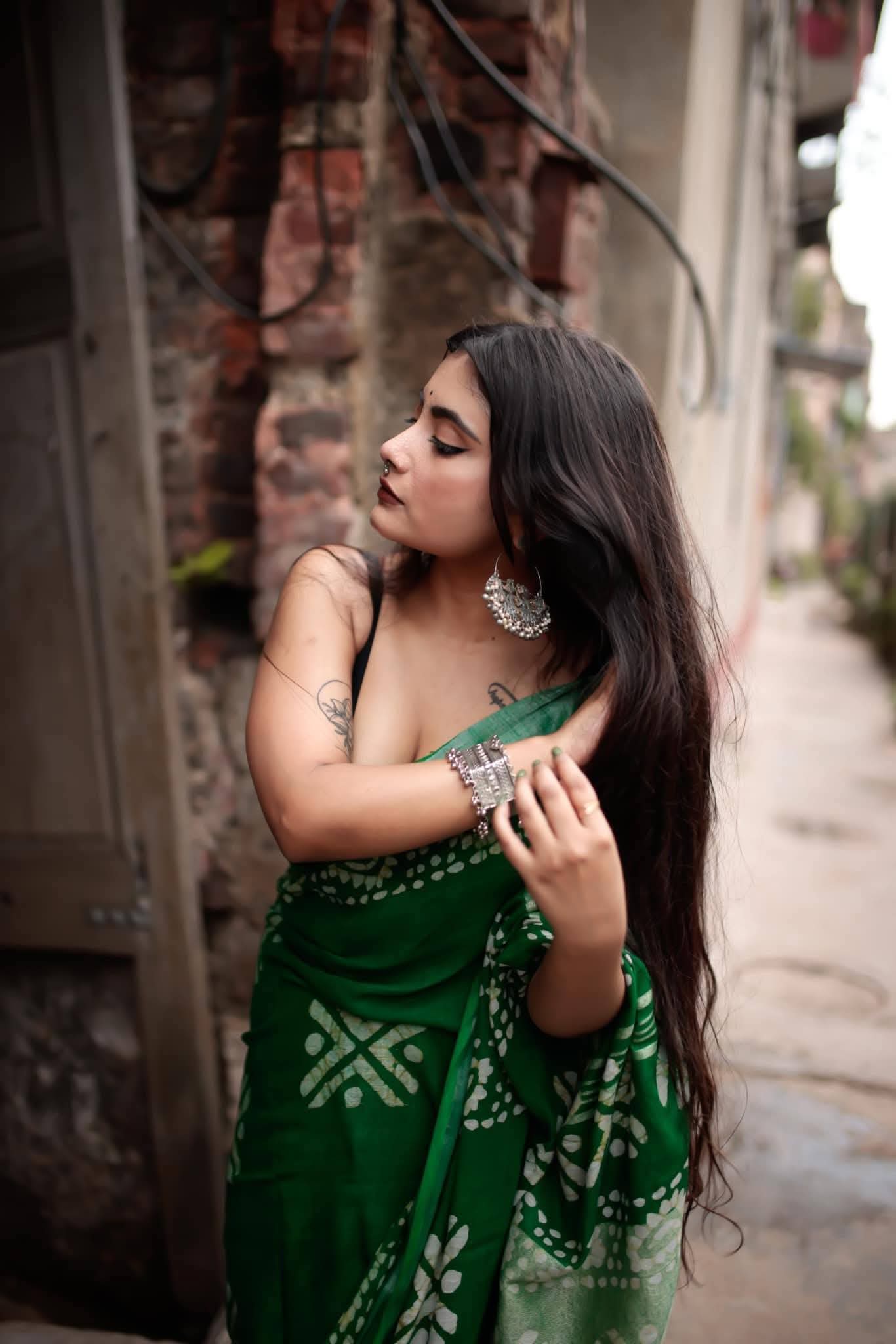 Sriya Acharya - Indian Saree Blouse Model - Indian Sexy Leady - Indian Saree Sondori - Green Blouse Lover - Green Saree Beauty - Indian Saree Fashion - Indian Saree Sondori