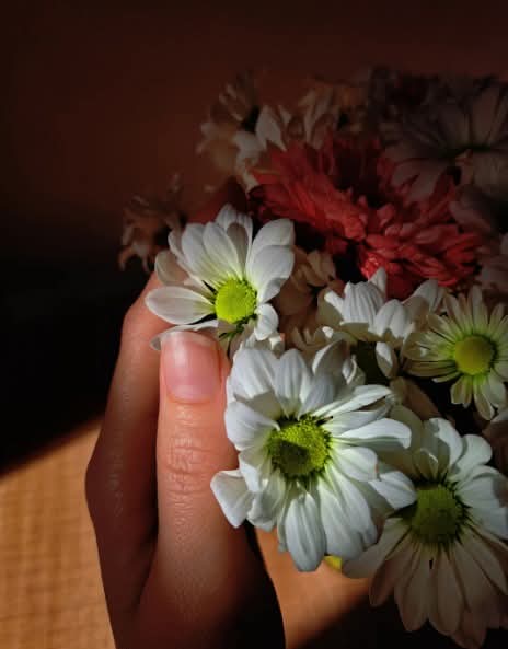 এক মুঠো ফুল, এক মুঠো প্রশান্তি।🌸