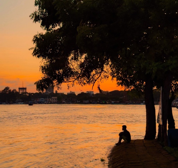 ঠিক সন্ধ্যা নামার মুহূর্তে নদীর তীরের সুন্দর দৃশ্য! গ্রাম বাংলার সুন্দর দৃশ্য।❤️