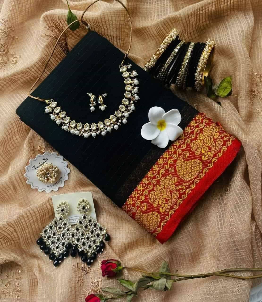 অল্পতে খুশি হওয়া মেয়েটার ভাগ্য সে অল্প জিনিসটাই মিলেনা!🙃☺️