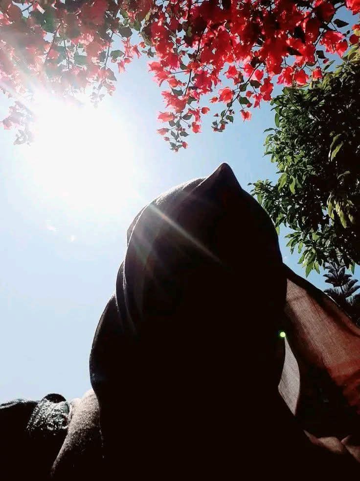 আত্মার মাঝে থাকা মানুষ গুলোই আত্মা বের করার জন্য আহাজারী করে...!🖤