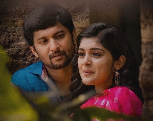 যদিও তোমার আমার দূরত্ব চাঁদের মতো, তবুও তোমায় আমি খুব নিকটে, নিজ অস্তিত্বে খুঁজে পাই!☺️