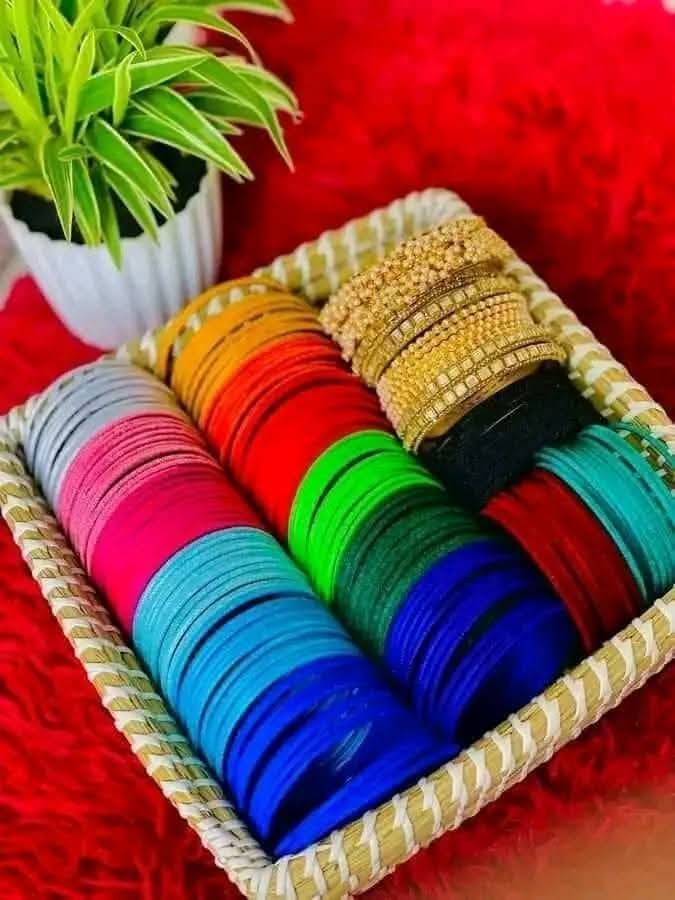 চুড়ির প্রতি দুর্বলতা কখনোই কমার নয়। 💫🎀