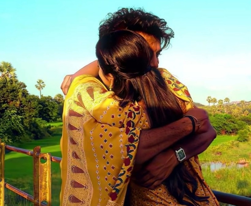 তুমি মানে...
হৃদয়ের এক গোপন সুখ!
তুমি মানে...
হাজার জনের মাঝেও চিরচেনা মুখ।