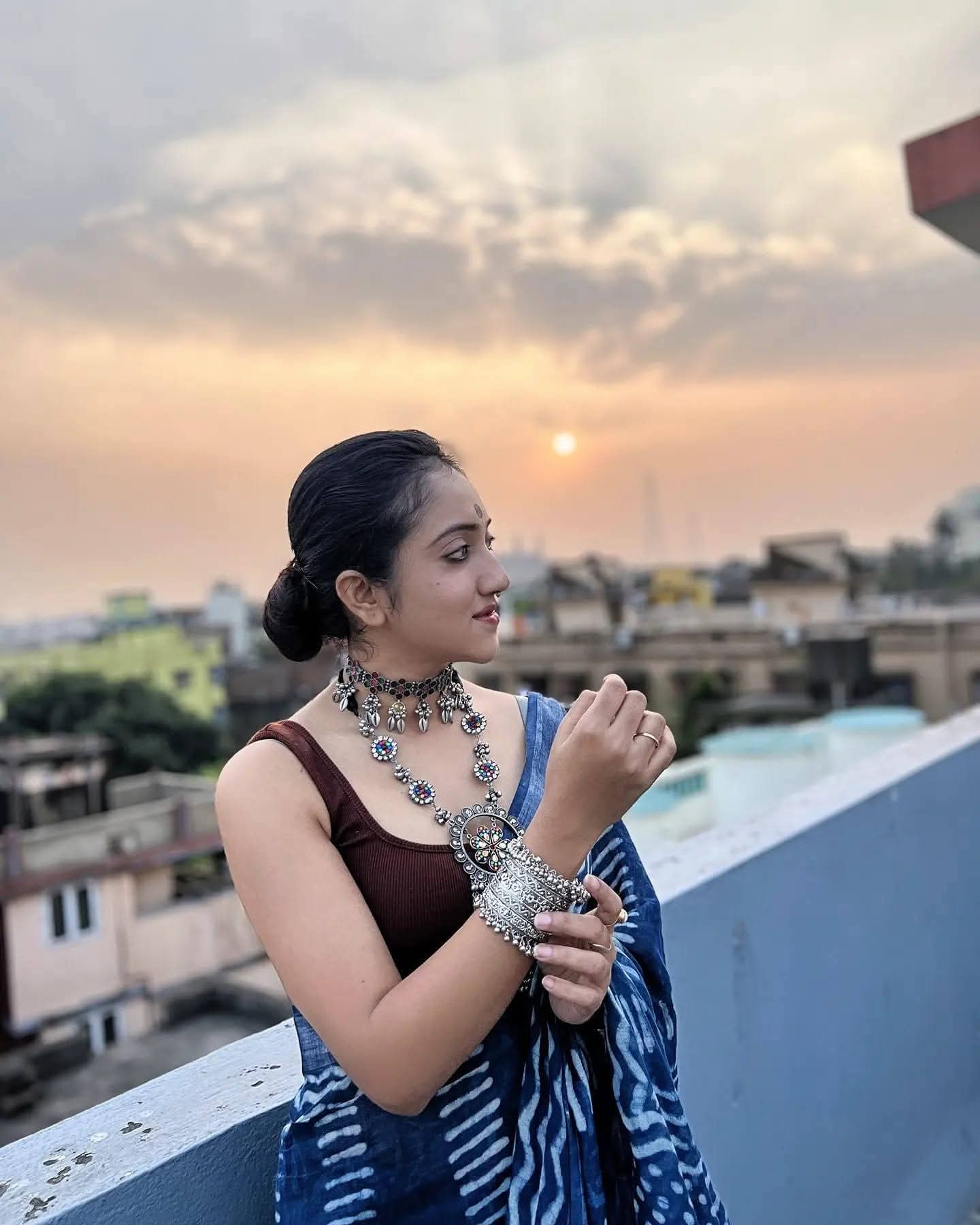 Ankita Das - Kolkata Saree Model - Red Saree Girl Photo - Indian Girl Photo - Indian Blouse Design - Red Blouse With Saree - Kolkata Saree Beauty - Kolkata Saree Style - Blue Saree For Wedding - Kolkata Saree Fashion